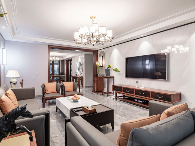 �������ʳ�װ����ư���